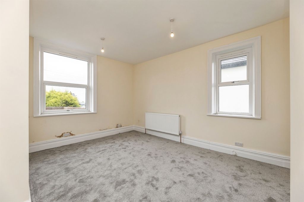 Property photo 3 of 15 Living Room
