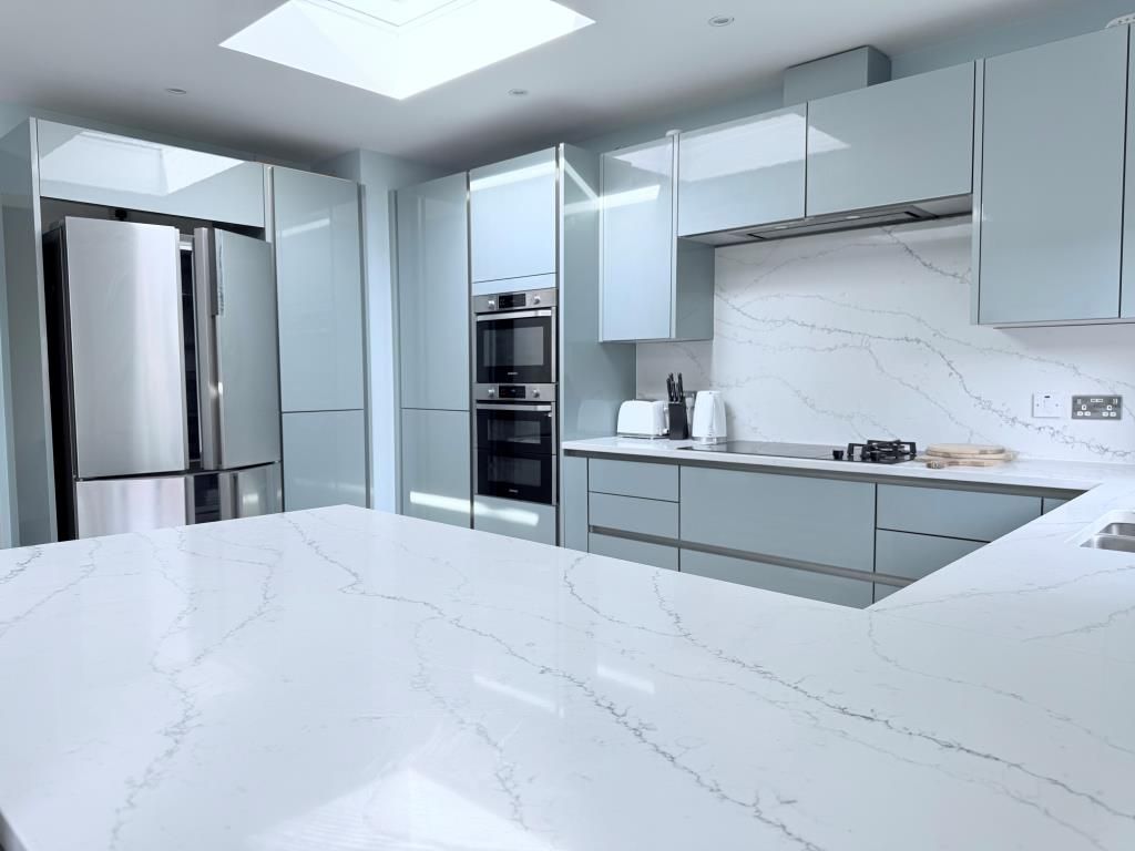 Property photo 3 of 19 Kitchen