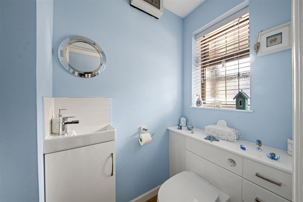 Property photo 2 of 21 19