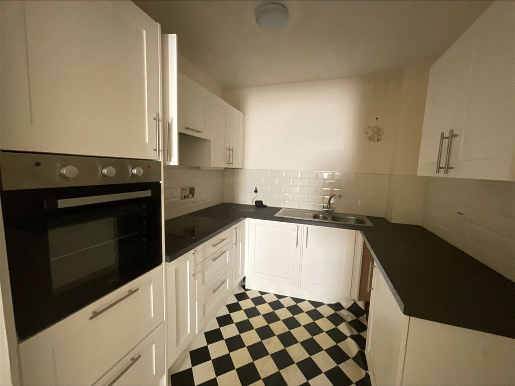 Property photo 1 of 4 Kitchen