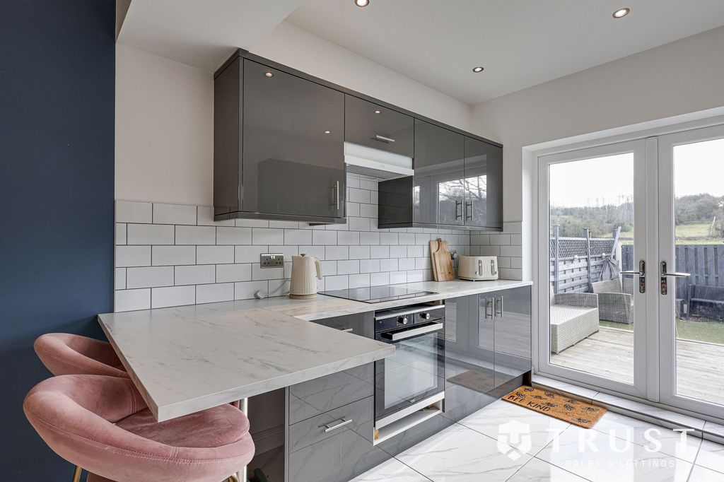 Property photo 2 of 30