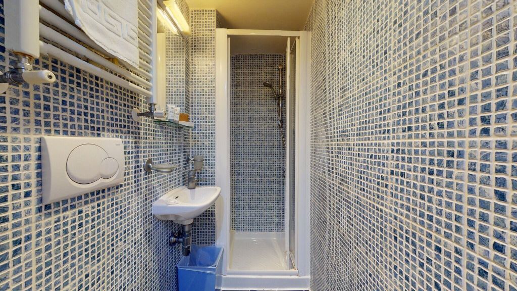 Property photo 3 of 4 Bathroom