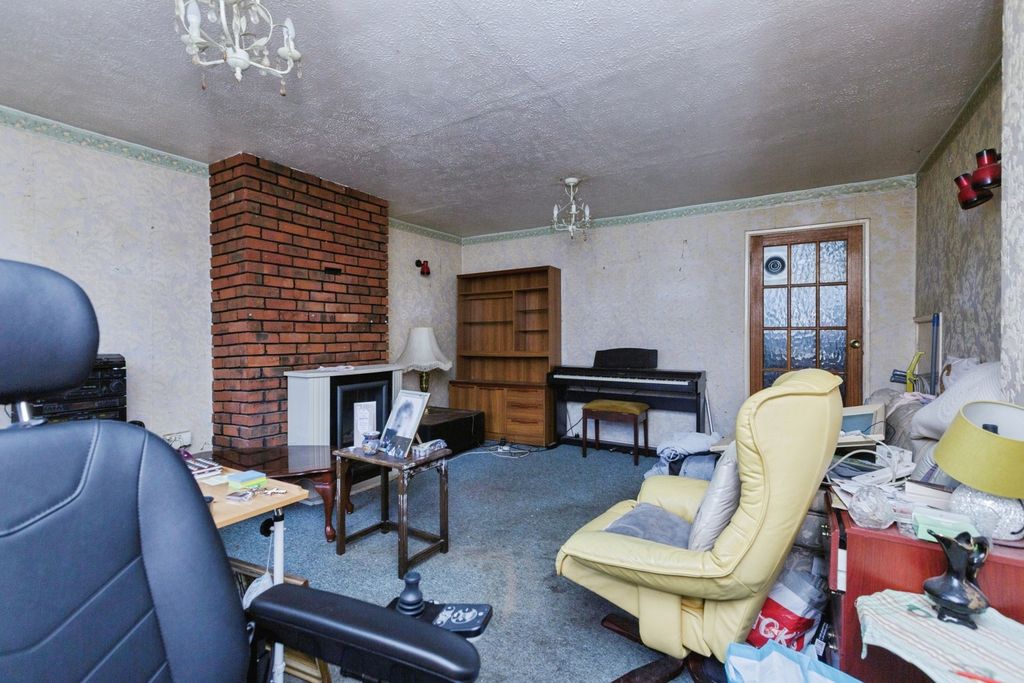 Property photo 2 of 17 Lounge