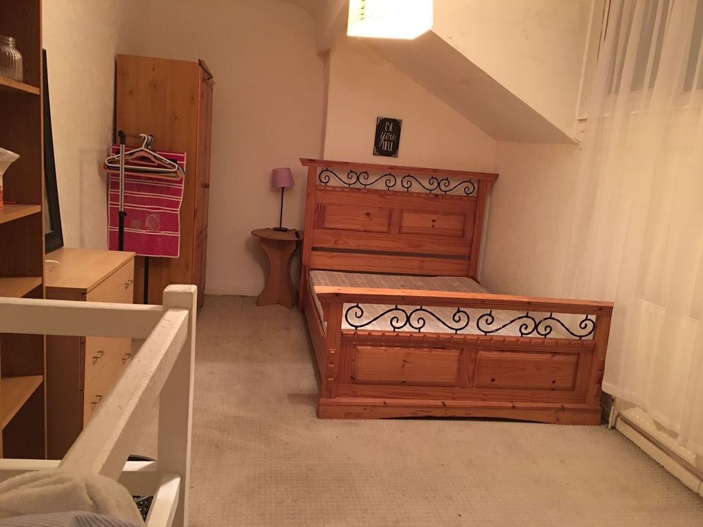 Property photo 3 of 6 Bedroom 2