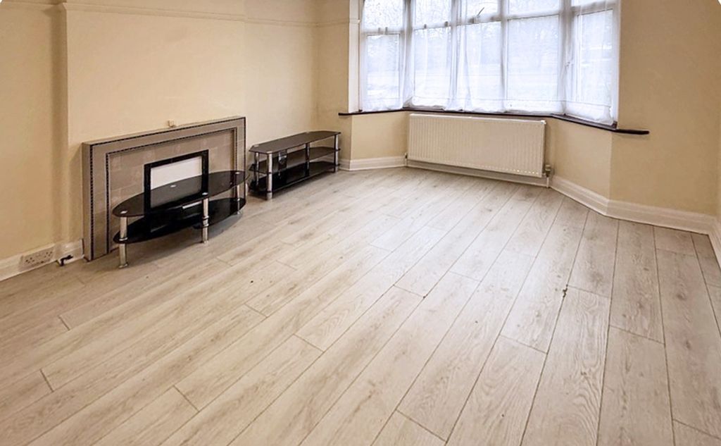 Property photo 2 of 12 4703072