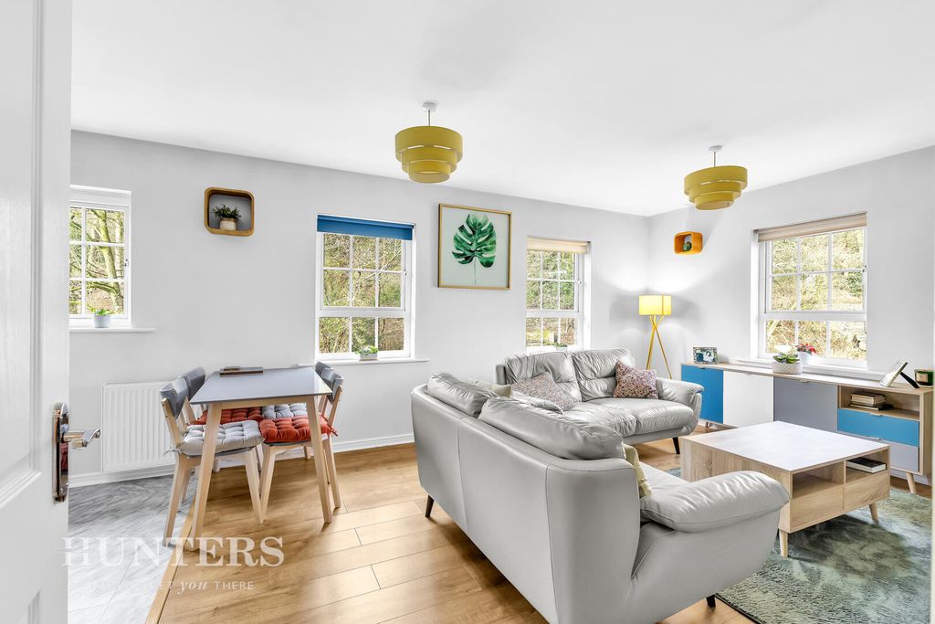 Property photo 2 of 18 Living Room