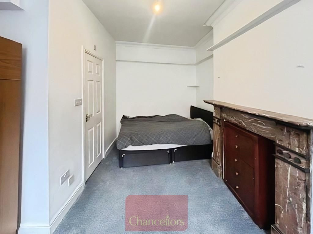 Property photo 2 of 5 Bedroom
