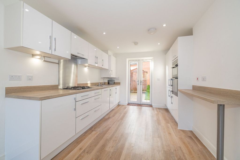 Property photo 3 of 21 Picture 3