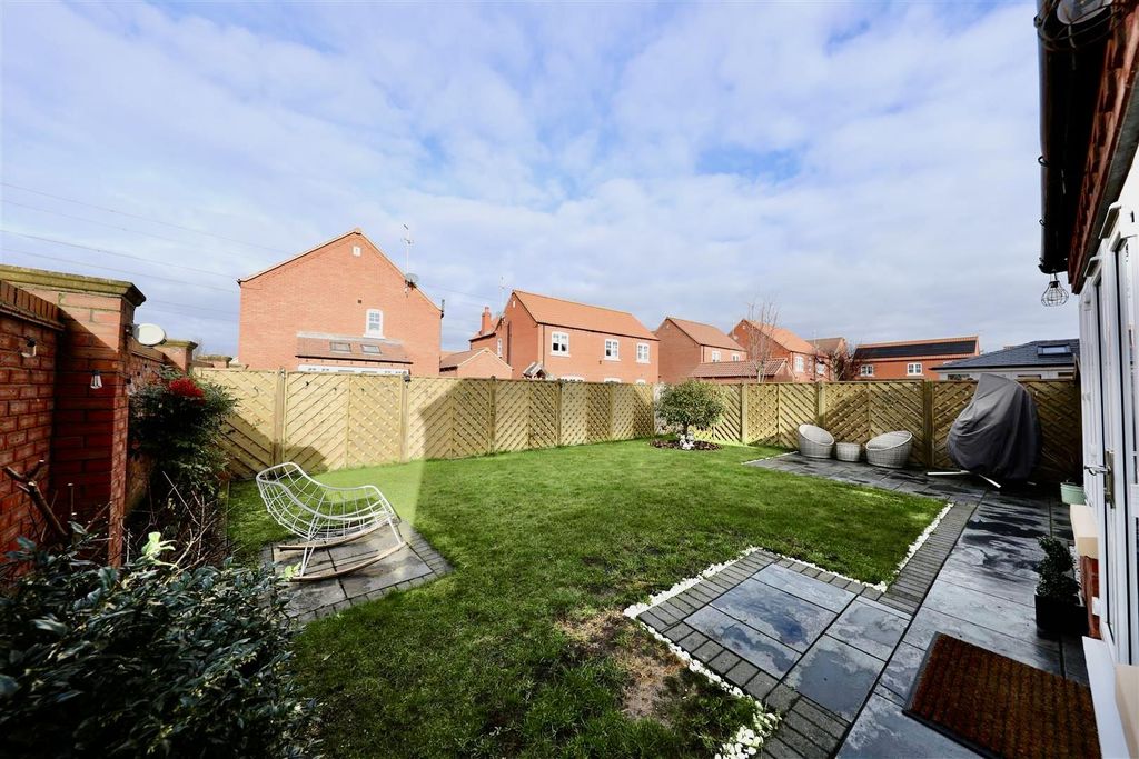 Property photo 3 of 24 Outside