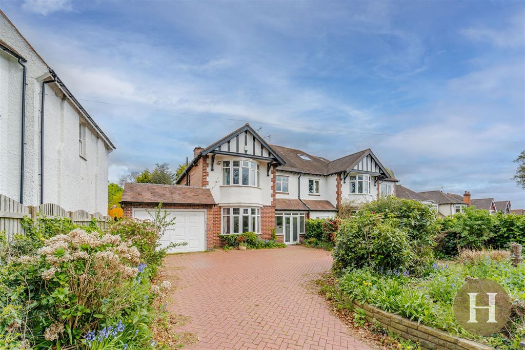 Property photo 1 of 35 Hadleigh Estate Agents-1.Jpg
