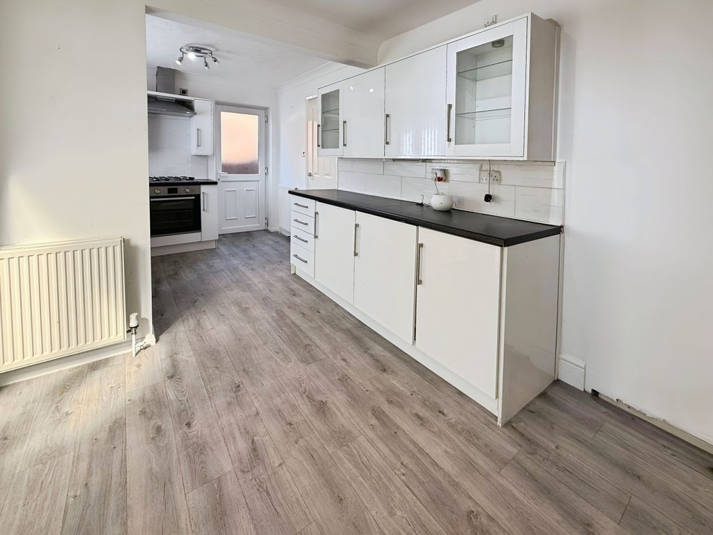 Property photo 3 of 16 Kitchen