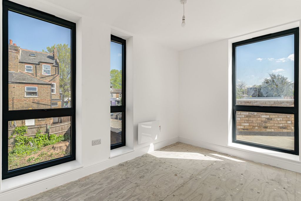 Property photo 3 of 33 Bedroom