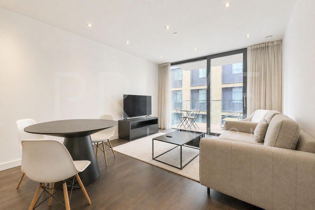 Property photo 3 of 17 CH6.Jpg