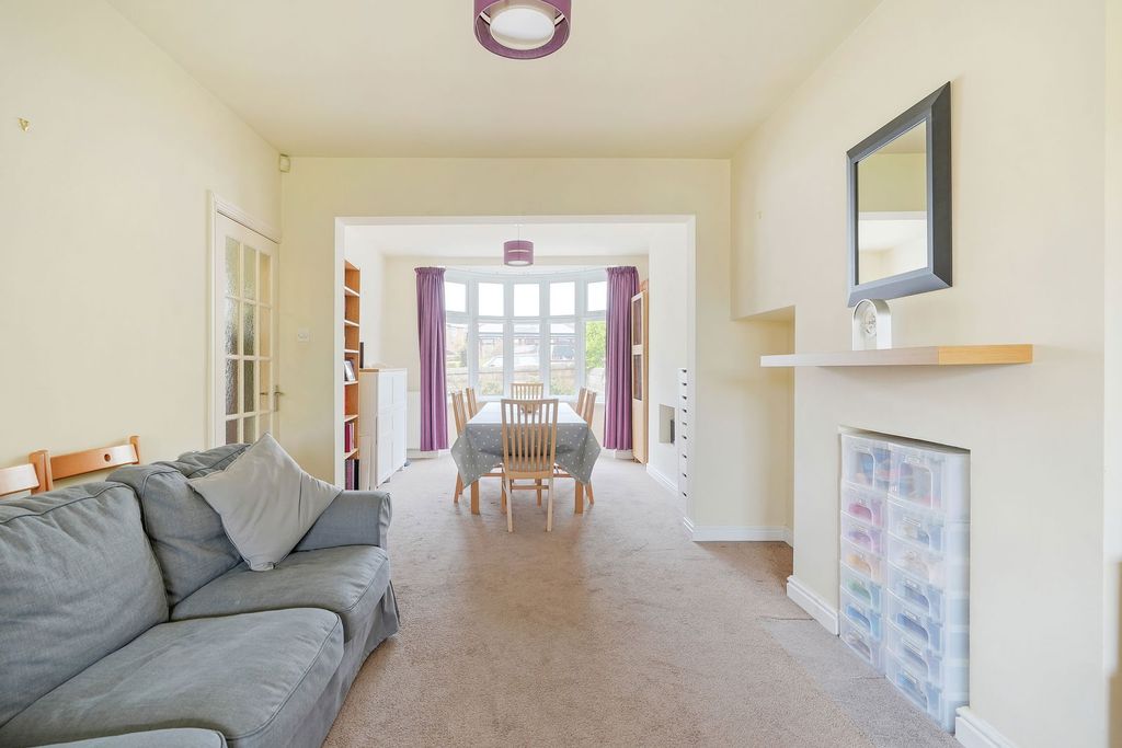 Property photo 3 of 27