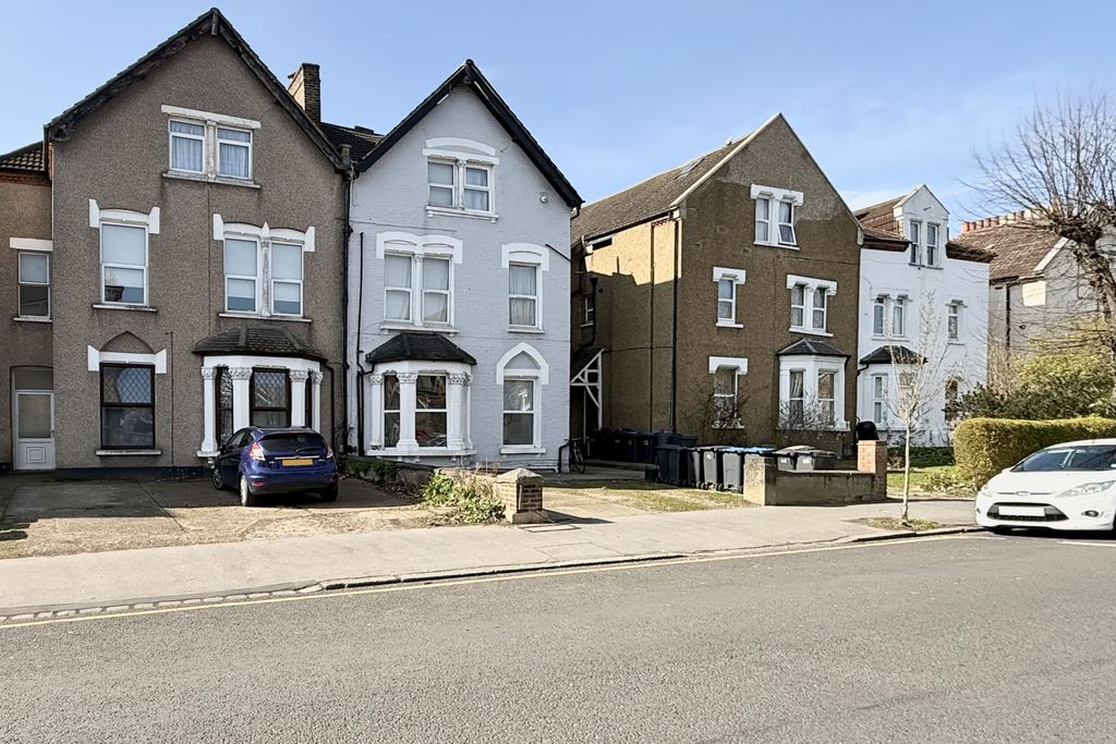 Property photo 2 of 6 2