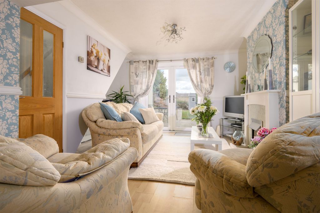 Property photo 2 of 11
