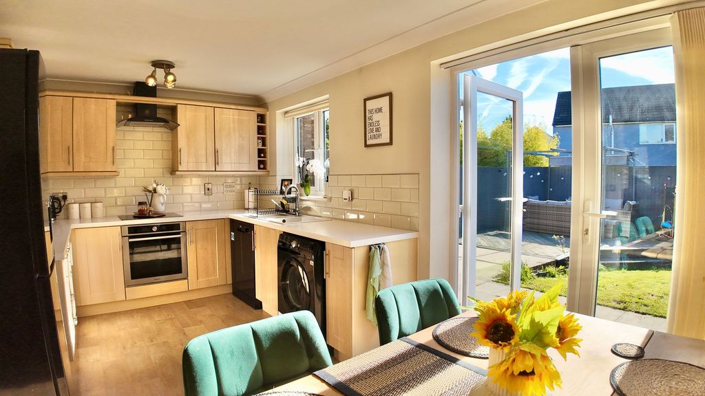 Property photo 3 of 31