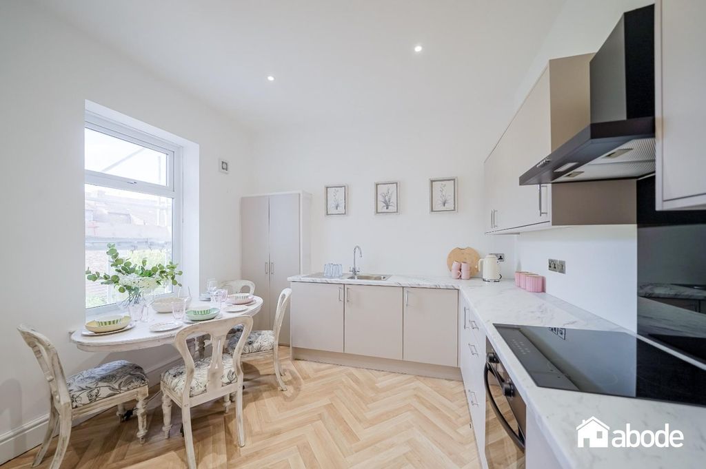 Property photo 2 of 16 7 Courtenay Road Apartment -18.Jpg