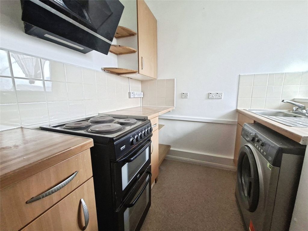 Property photo 3 of 7 Kitchen