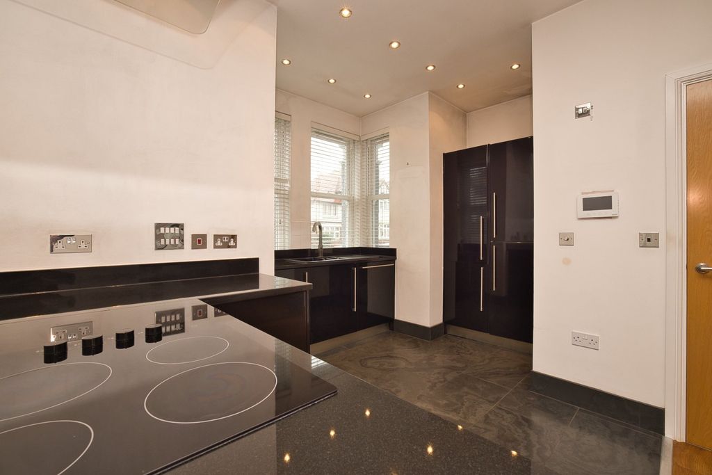 Property photo 3 of 10 Picture 3