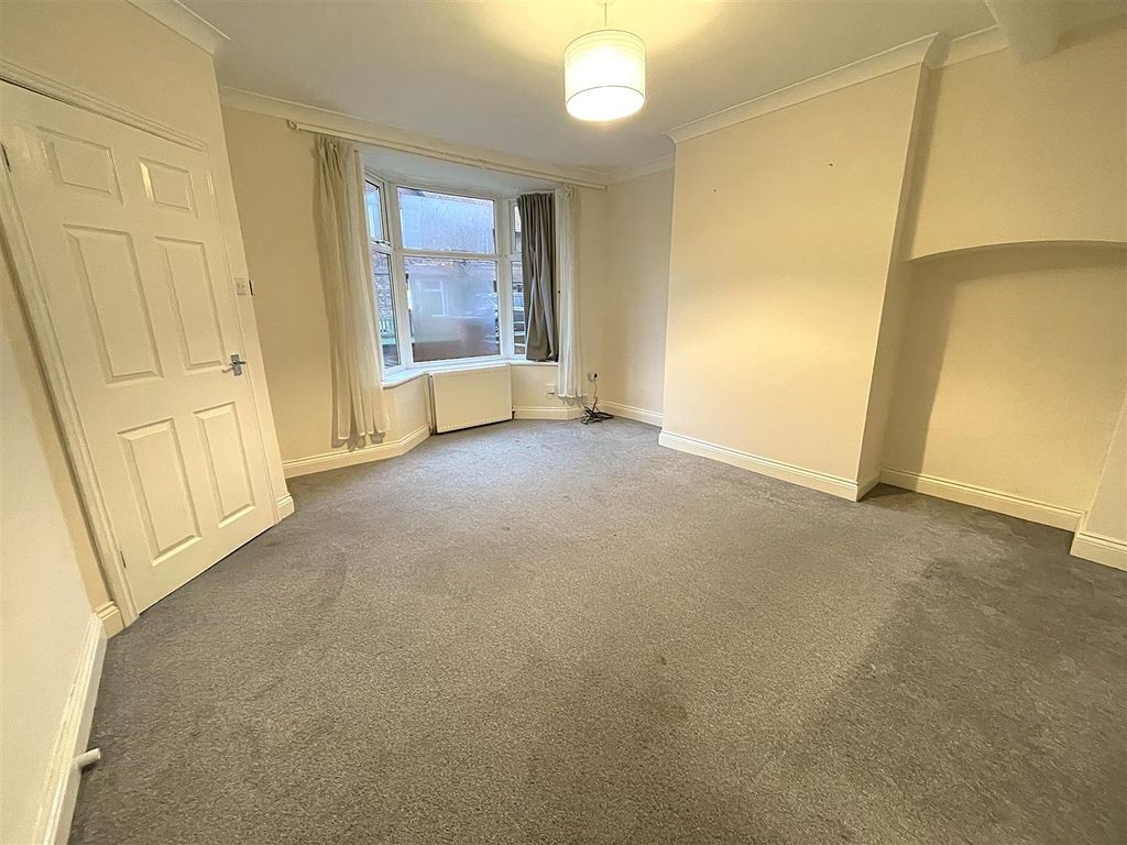 Property photo 2 of 18 Lounge