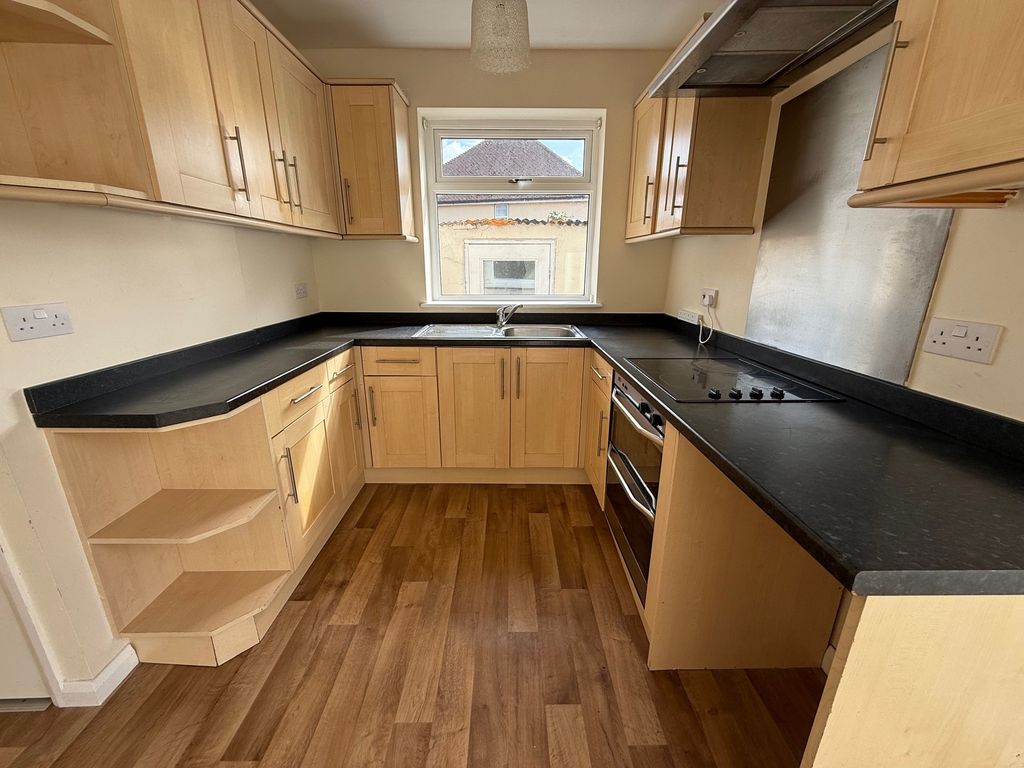 Property photo 2 of 14 Kitchen