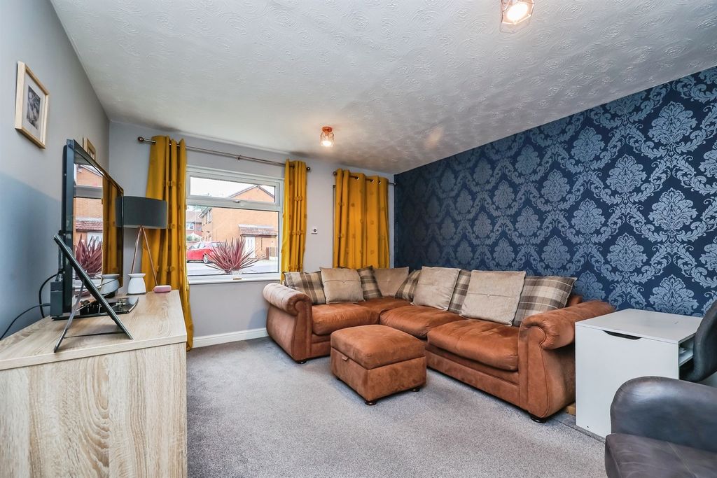 Property photo 2 of 17