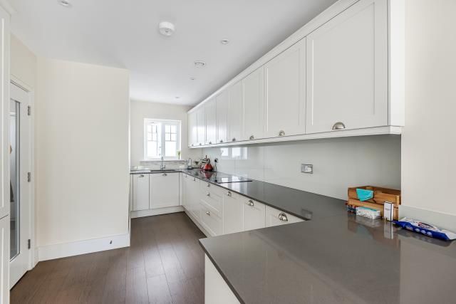 Property photo 3 of 10 Kitchen