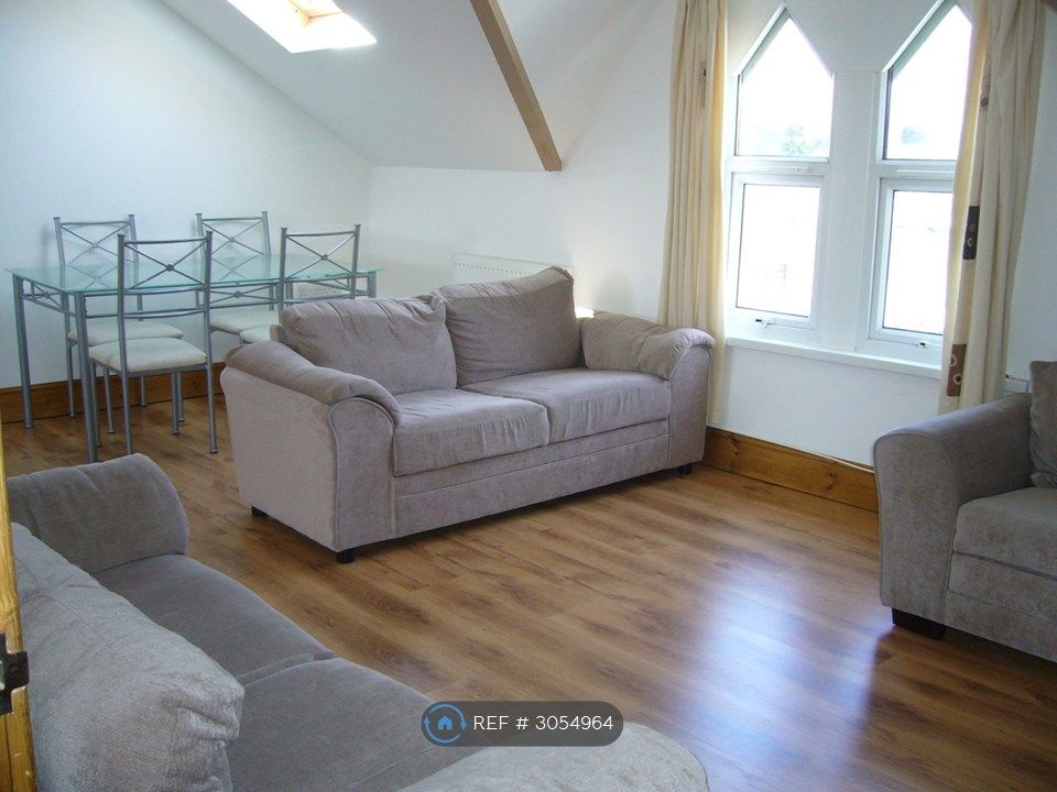 Property photo 1 of 8 Living/Dining Area