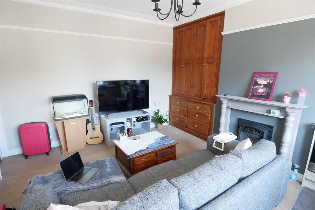 Property photo 1 of 6 Living Kitchen