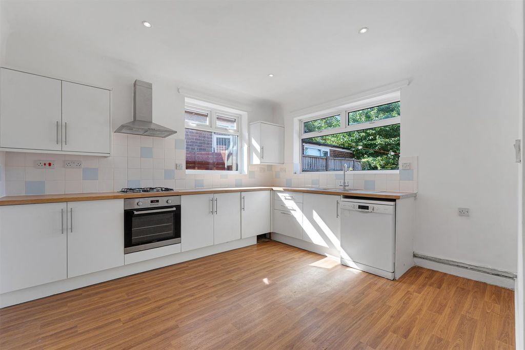 Property photo 3 of 25 21 Park Road-23.Jpg
