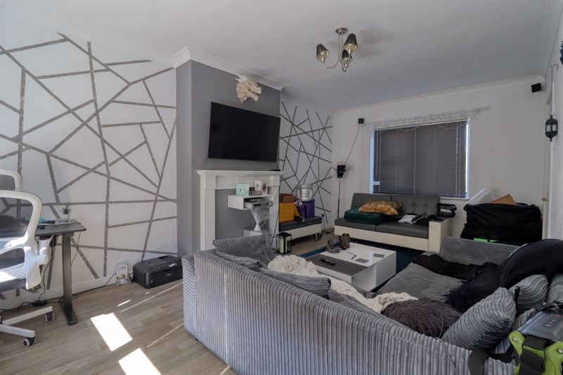 Property photo 3 of 13 Lounge