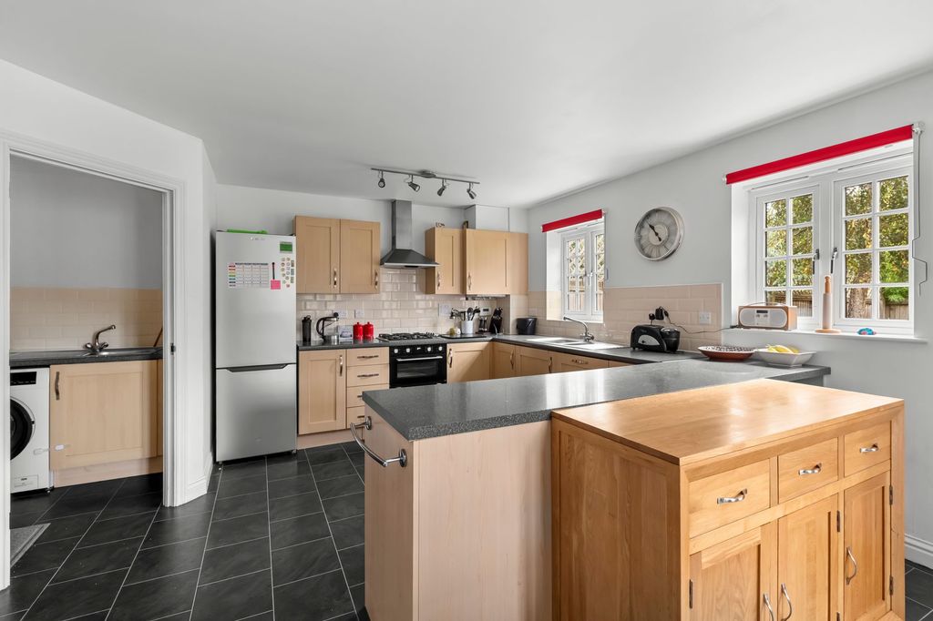 Property photo 3 of 16 Kitchen