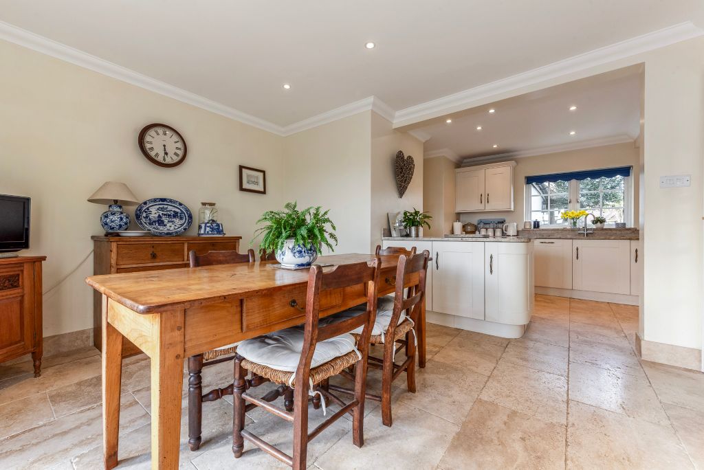 Property photo 3 of 28