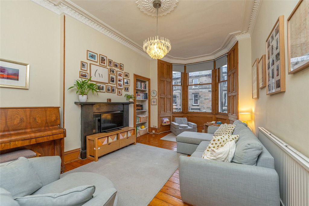 Property photo 2 of 23 Lounge