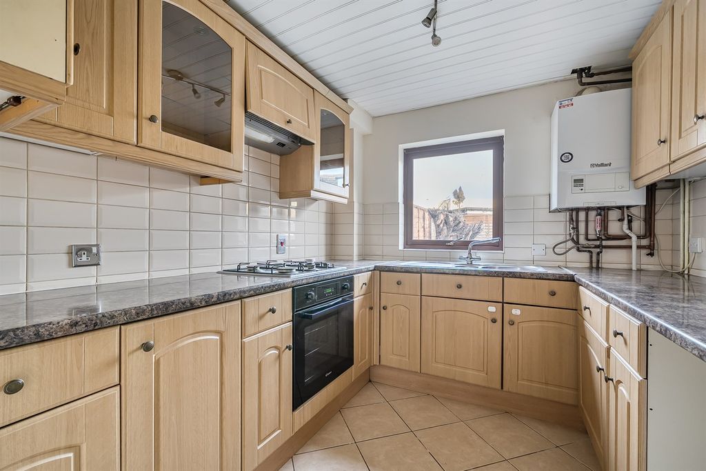 Property photo 3 of 9 Kitchen