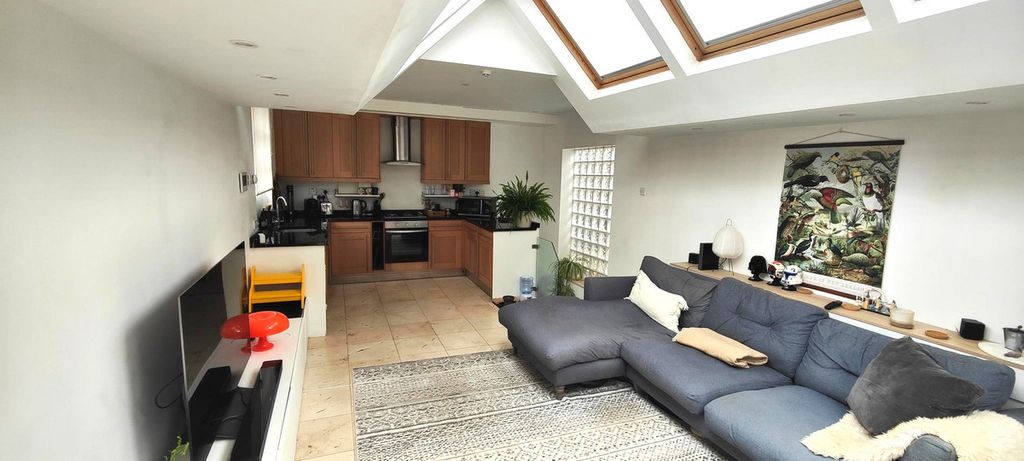 Property photo 2 of 11