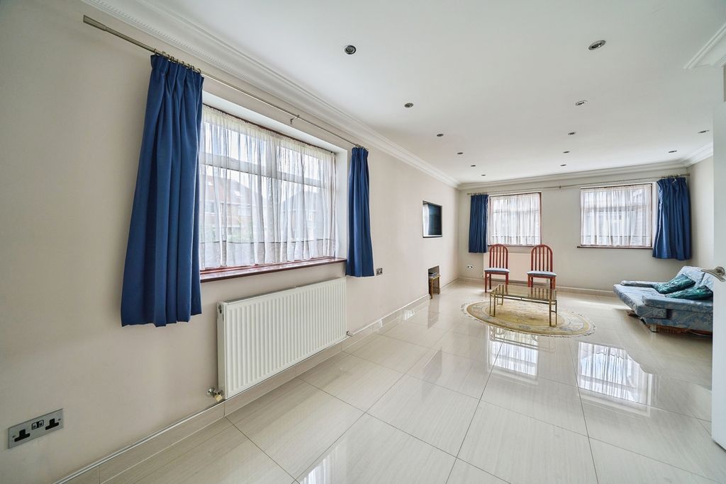 Property photo 3 of 36 Pbox-Img.Jpg