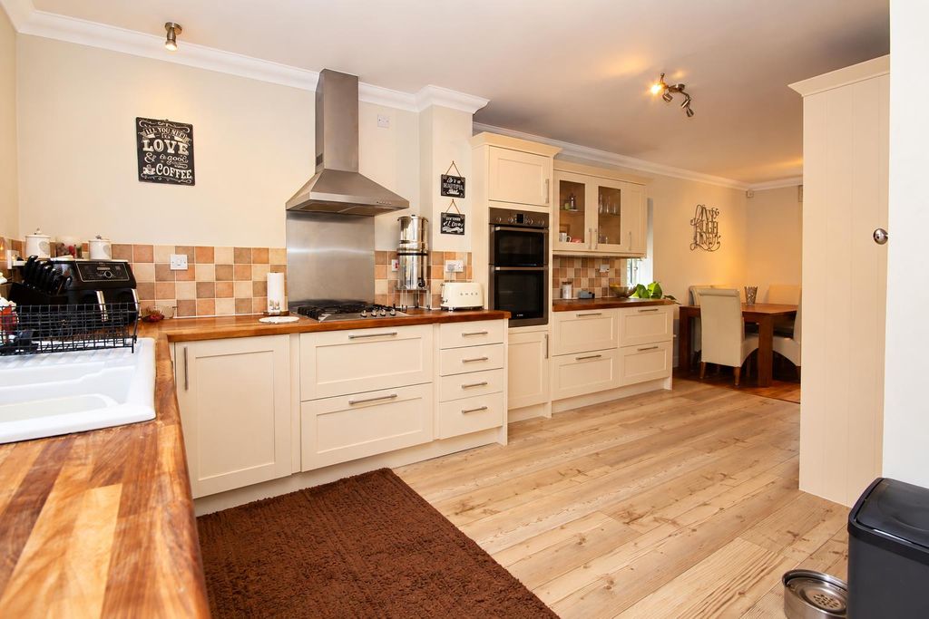 Property photo 2 of 24 1 (1).Png