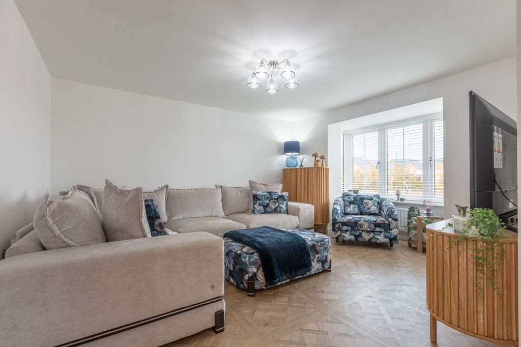 Property photo 2 of 23