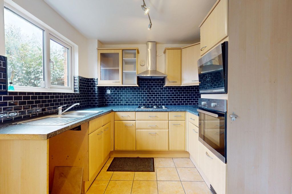 Property photo 2 of 13 4889954