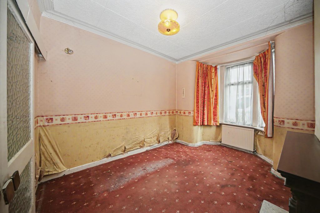 Property photo 2 of 13 478 Warrington Road, Ince, Wigan, Wn3 4Tb