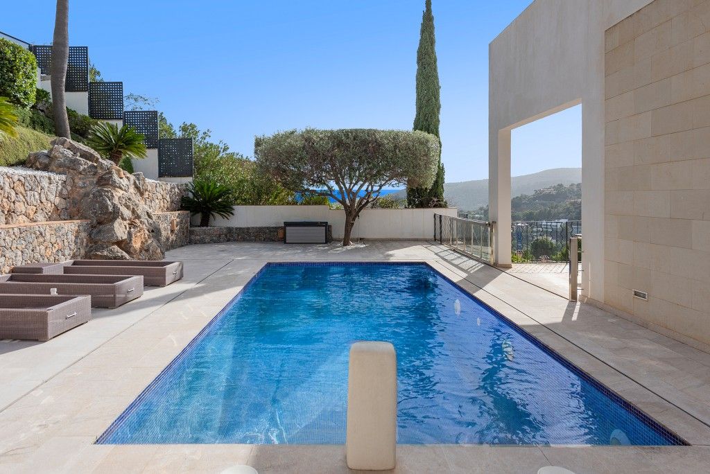 Property photo 1 of 20 Pool