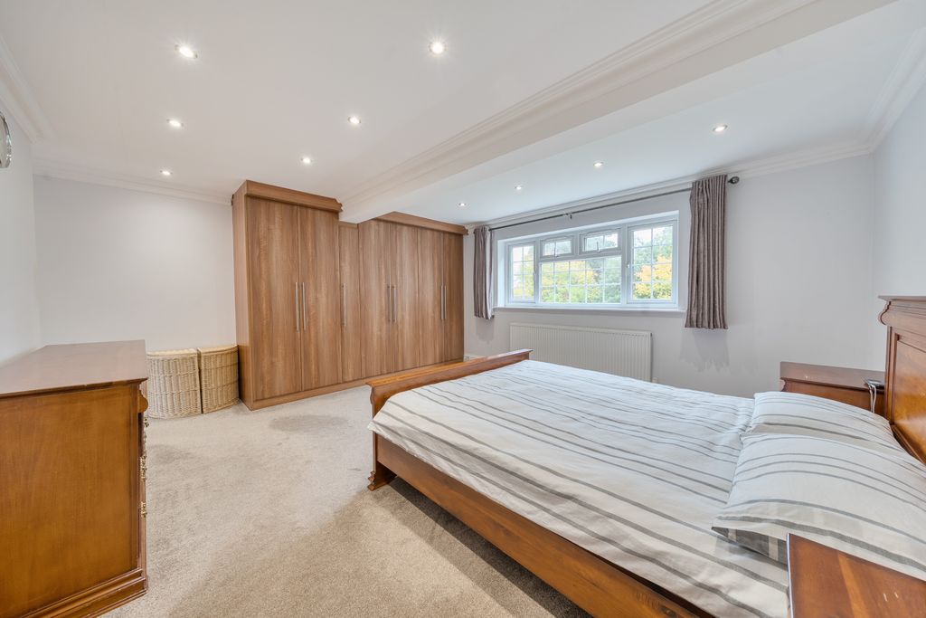 Additional image 14 of 6 bed detached house for saleNewlands Drive, Maidenhead SL6