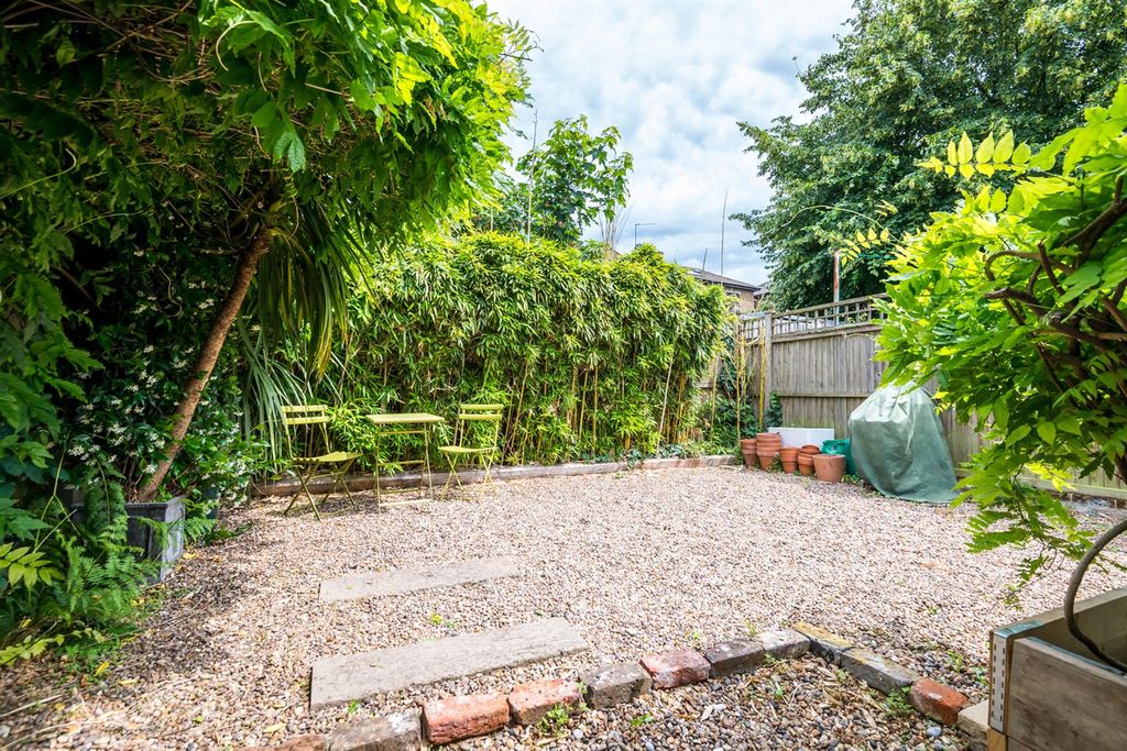 Property photo 3 of 40 46 Kings Grove-31.Jpg