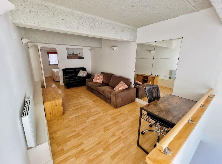 Property photo 3 of 13 Lounge