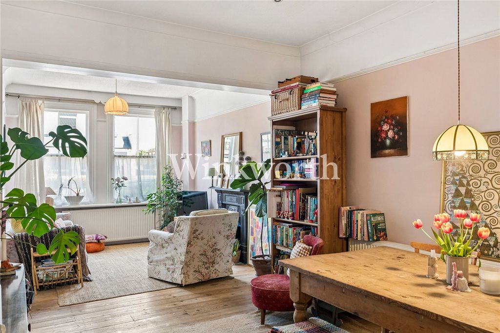 Property photo 1 of 24 Picture No. 04