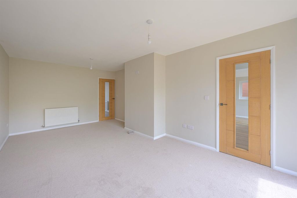 Property photo 3 of 25