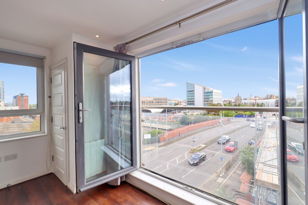 Property photo 3 of 7 Photo 7