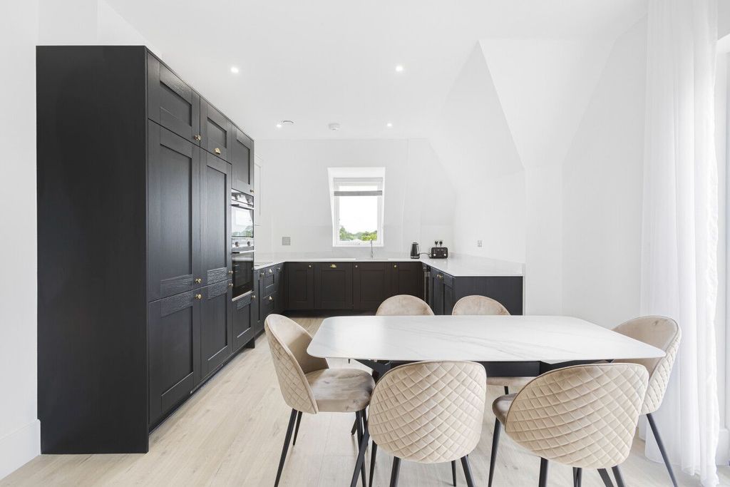 Property photo 2 of 28 Photograph 6